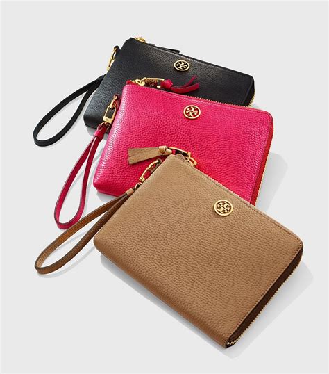 tory burch wristlet